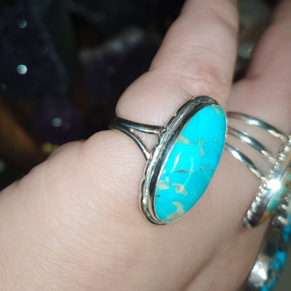 Size 7.5 Sterling Silver Mohave Turquoise Ring - Picture 2 of 8